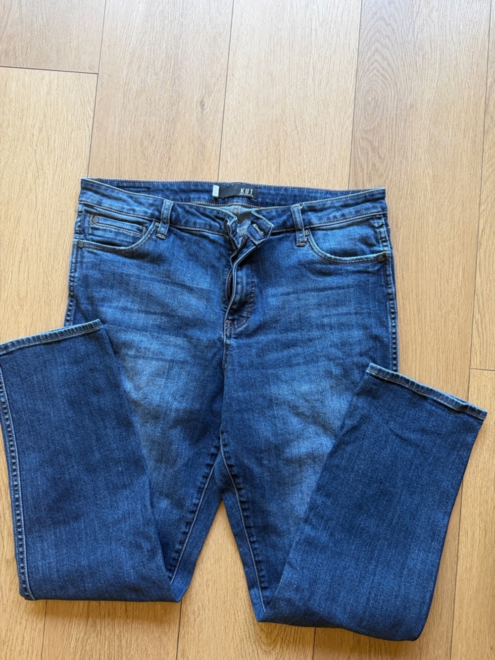 Kut from the Kloth Dark Blue Straight Leg boyfriend Denim Jeans